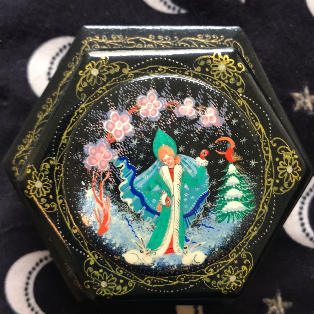 Gorgeous vintage jewelry box
